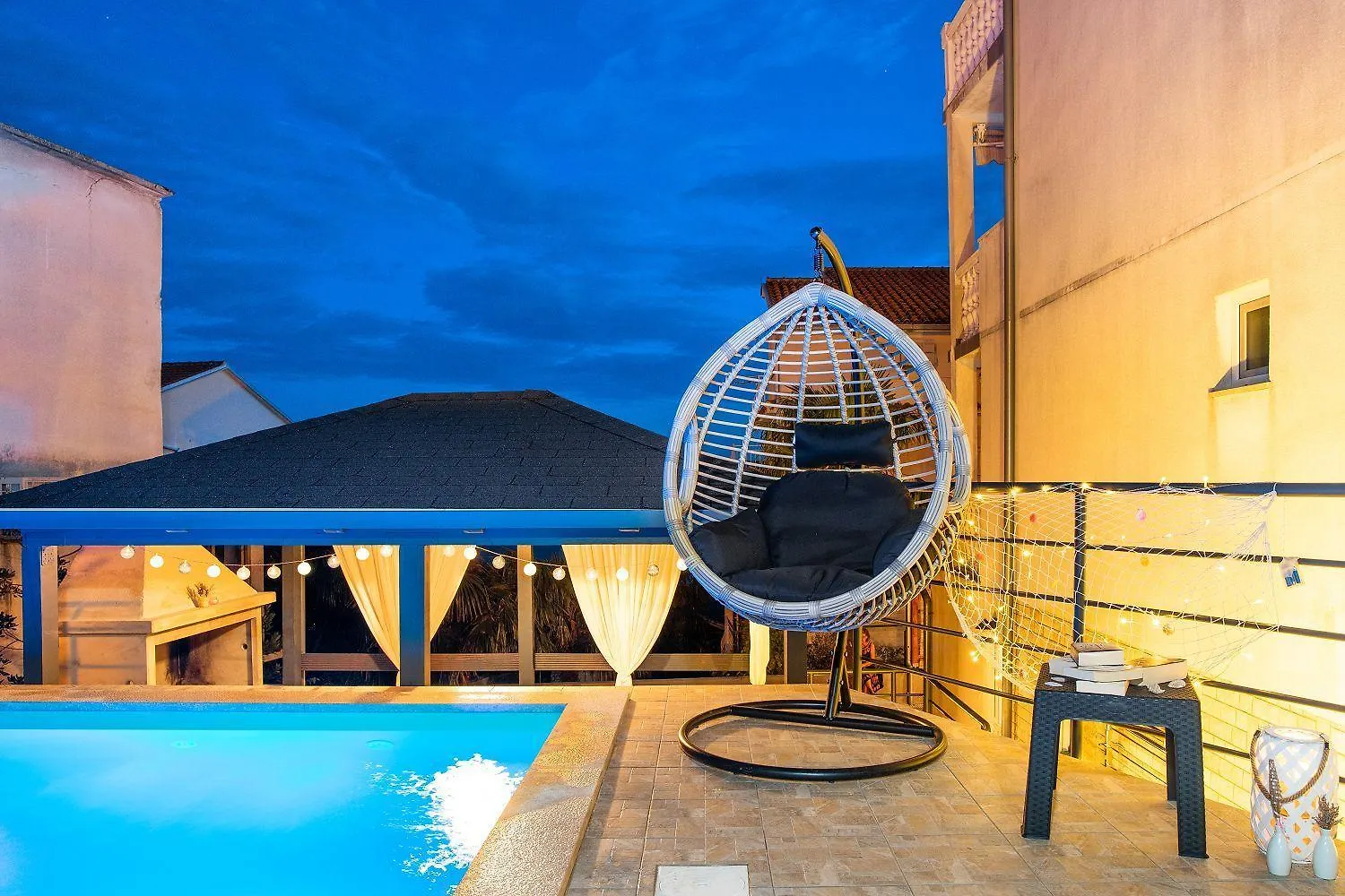 Helles Apartment Nur 150 Meter Zum Strand Mit Jacuzzi, Meerblick, Pool, Billard Dramalj 0*,  Croatia