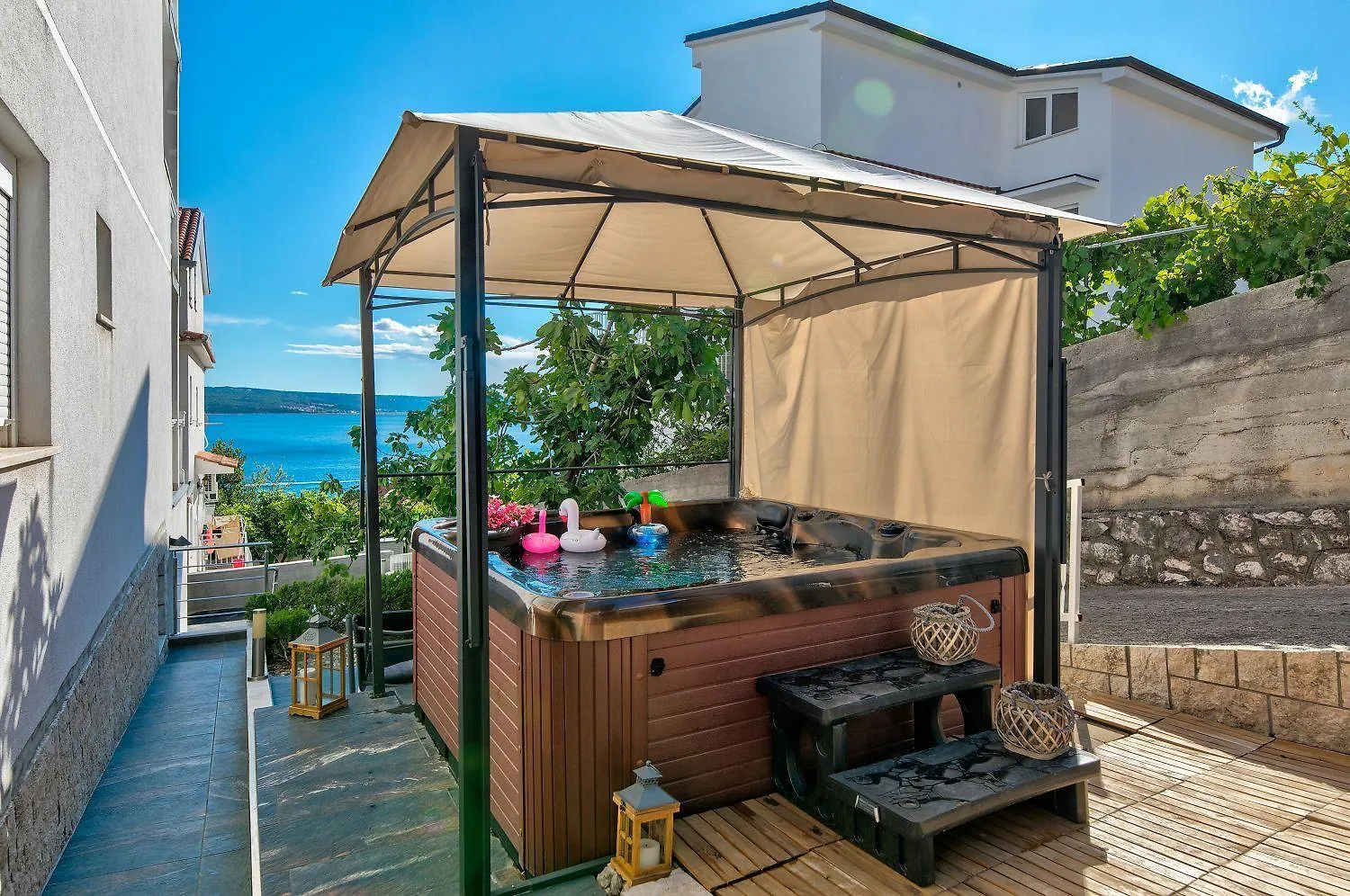 Helles Apartment Nur 150 Meter Zum Strand Mit Jacuzzi, Meerblick, Pool, Billard Dramalj