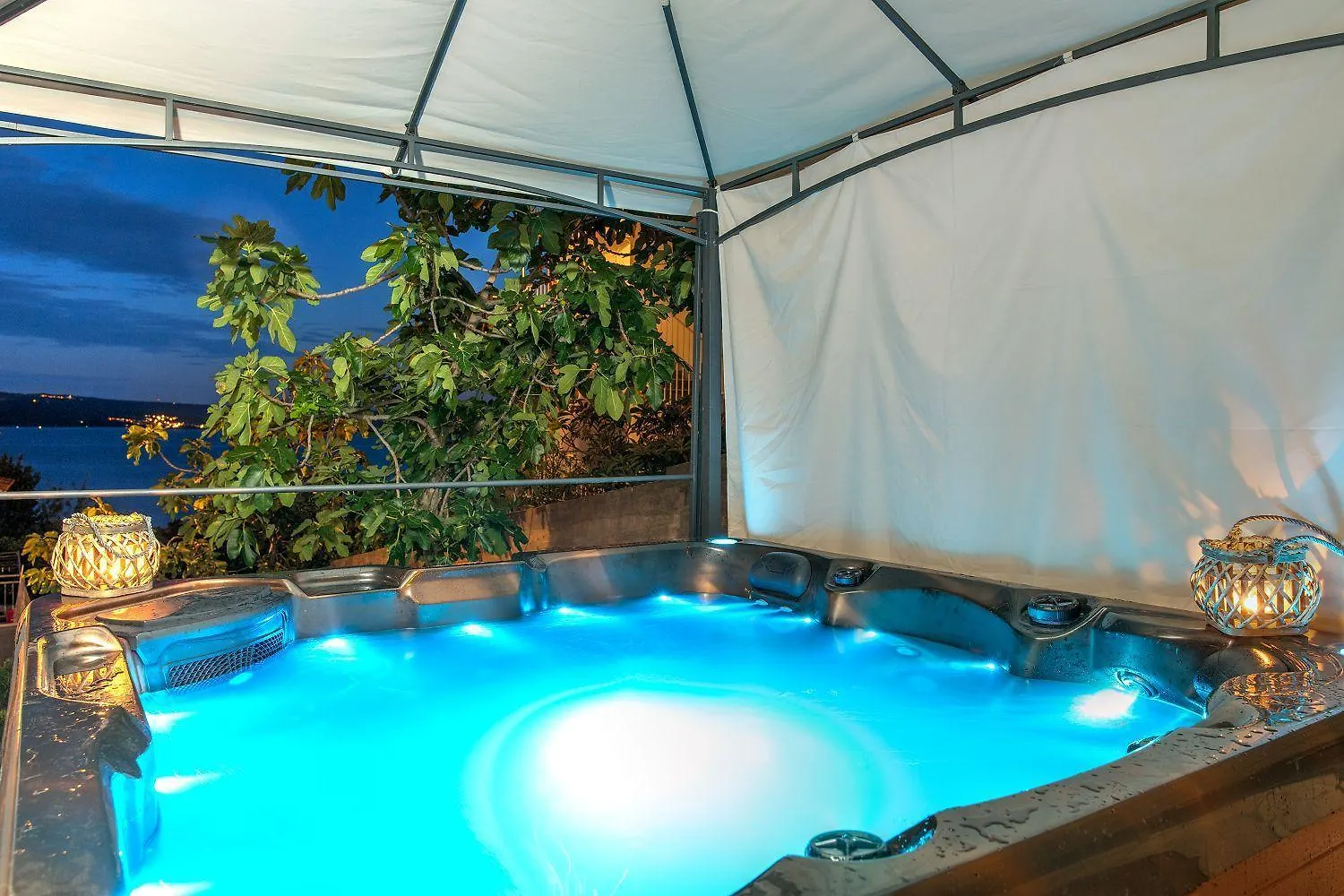Helles Apartment Nur 150 Meter Zum Strand Mit Jacuzzi, Meerblick, Pool, Billard Dramalj