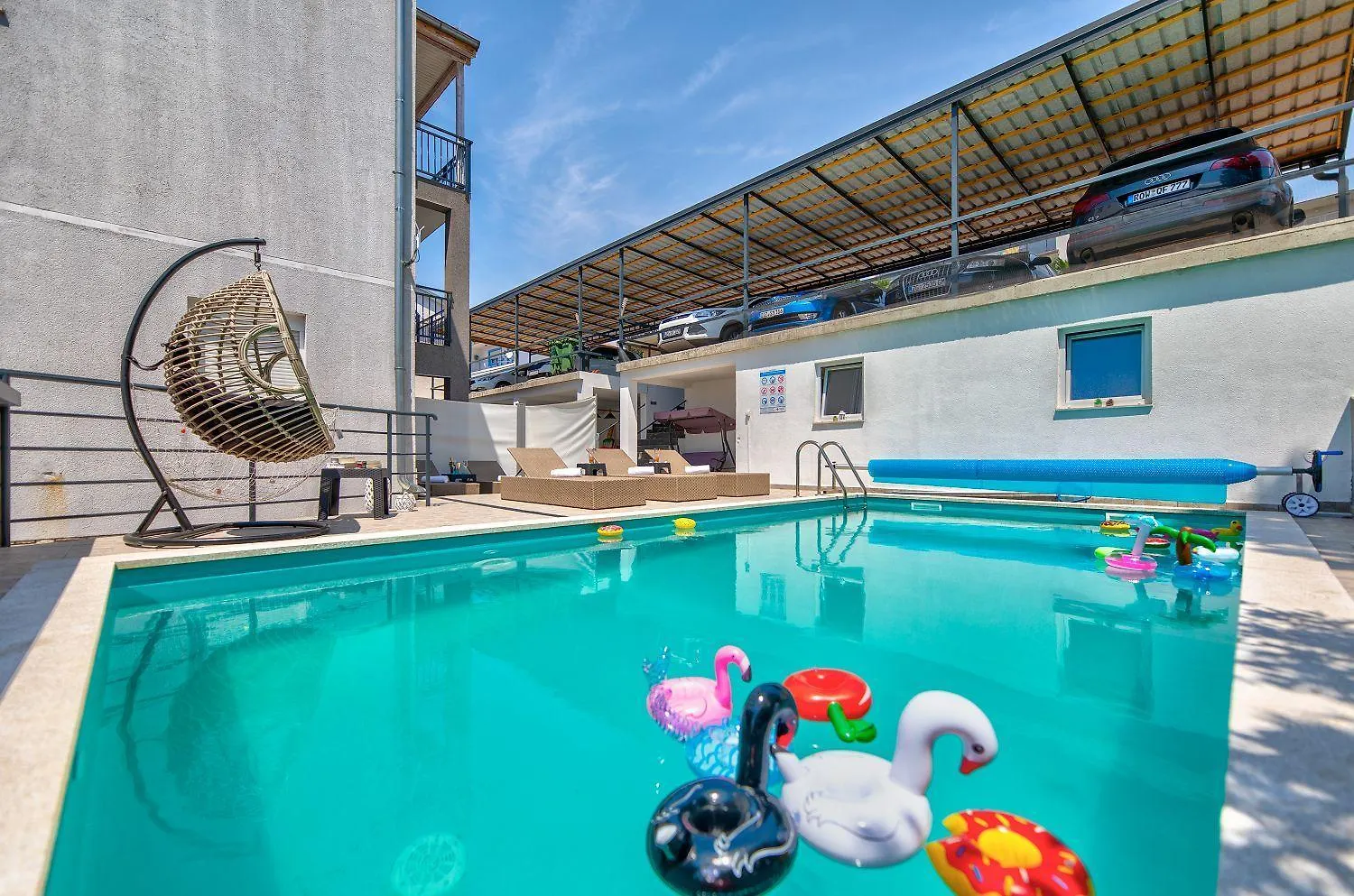 Helles Apartment Nur 150 Meter Zum Strand Mit Jacuzzi, Meerblick, Pool, Billard Dramalj
