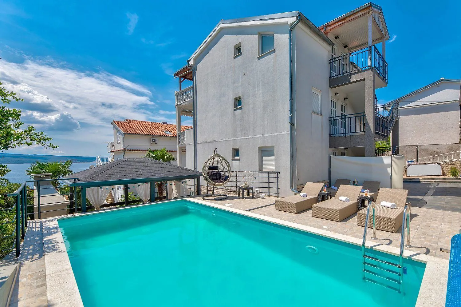 Helles Apartment Nur 150 Meter Zum Strand Mit Jacuzzi, Meerblick, Pool, Billard Dramalj